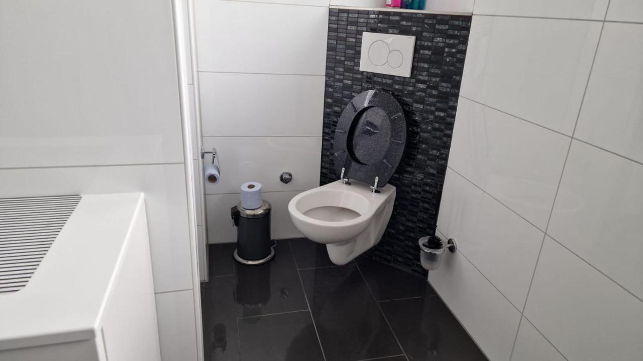 A Special Room In A Private German Style Home City Airport City Airport Mannheim Exterior foto
